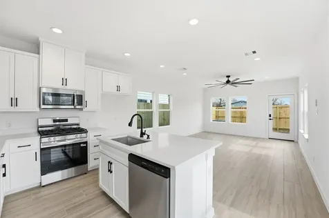 524 N 4th Street La Porte TX 77571