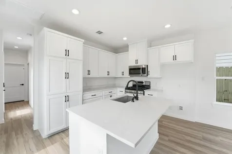 524 N 4th Street La Porte TX 77571