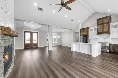 93 Long Horn Loop New Waverly TX 77358