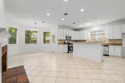 78 N Lace Arbor Drive The Woodlands TX 77382