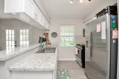 201 Inwood Lane Highlands TX 77562
