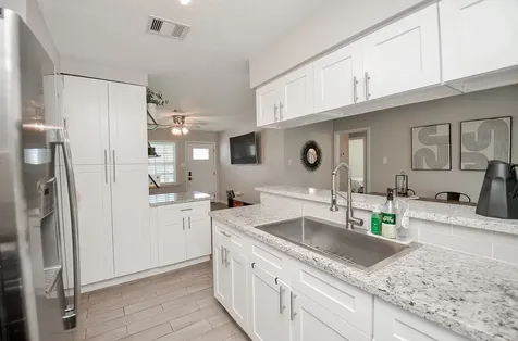 201 Inwood Lane Highlands TX 77562
