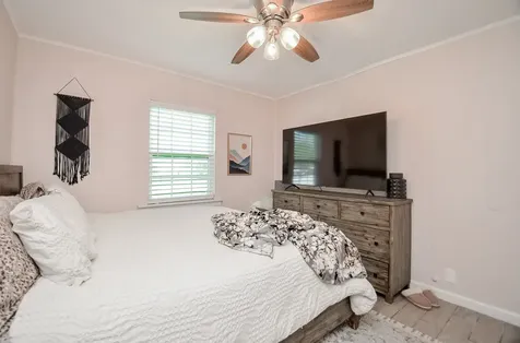 201 Inwood Lane Highlands TX 77562