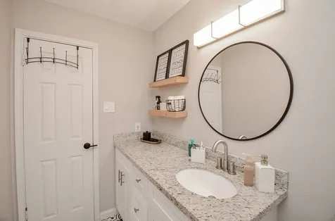 201 Inwood Lane Highlands TX 77562