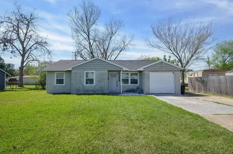201 Inwood Lane Highlands TX 77562