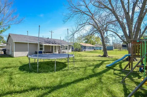 201 Inwood Lane Highlands TX 77562
