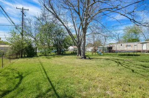 201 Inwood Lane Highlands TX 77562