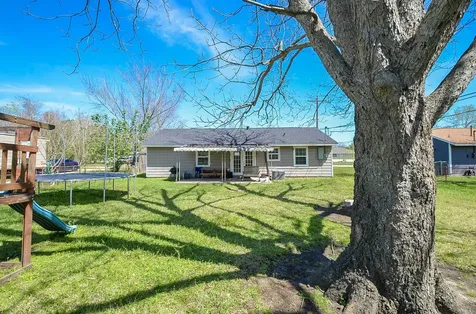 201 Inwood Lane Highlands TX 77562