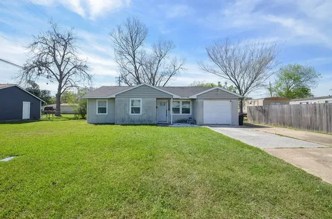 201 Inwood Lane Highlands TX 77562