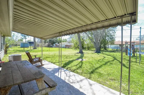 201 Inwood Lane Highlands TX 77562