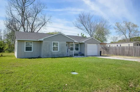 201 Inwood Lane Highlands TX 77562