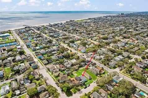 2811 Avenue O 1/2 Galveston TX 77550