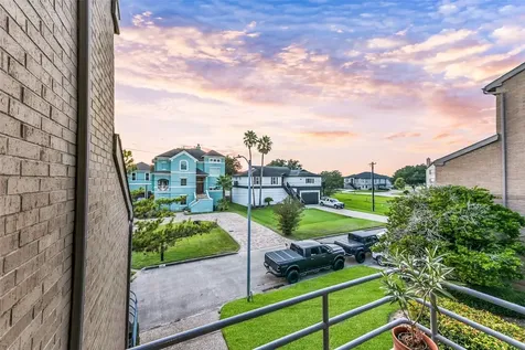 18201 Sandy Cove Houston TX 77058