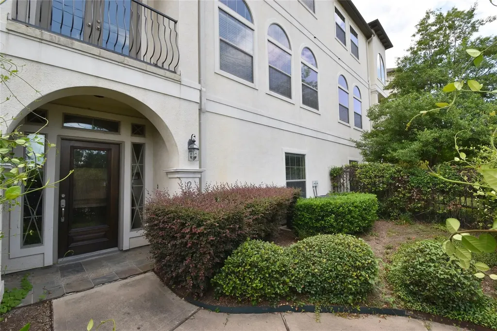 2416 La Branch Street Houston TX 77004