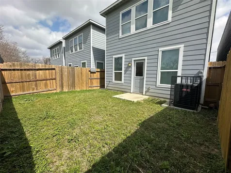 2015 Harlem Street Houston TX 77020