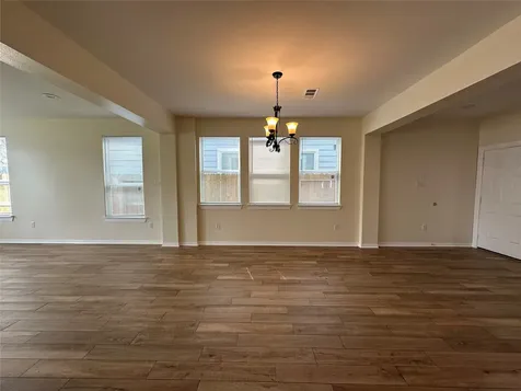 2015 Harlem Street Houston TX 77020