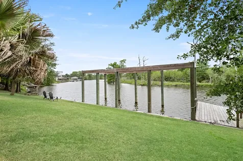 216 Berwick Bridge City TX 77611