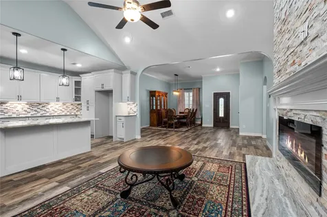 600 Olde Oaks Circle Madisonville TX 77864