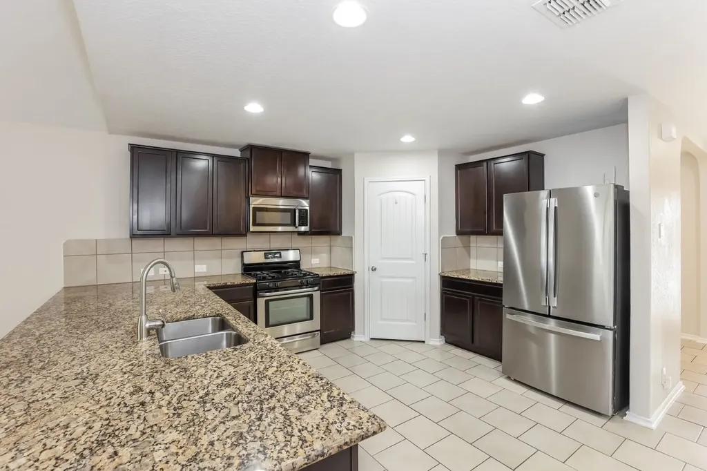 8813 Palmetto Falls San Antonio TX 78254