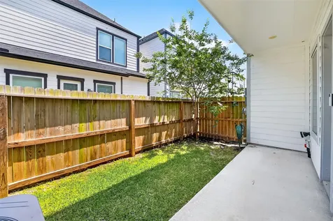 8458 Berry Green Lane Houston TX 77022