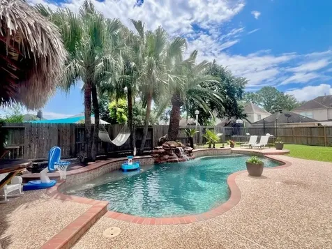 105 Laguna Pointe Drive League City TX 77573