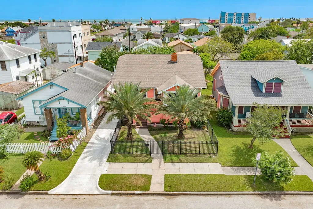 3911 Avenue R 1/2 Galveston TX 77550