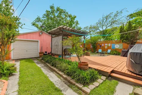 3911 Avenue R 1/2 Galveston TX 77550