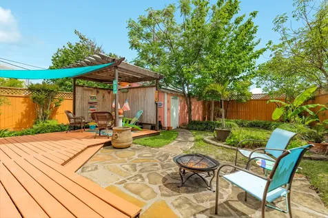 3911 Avenue R 1/2 Galveston TX 77550