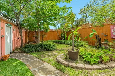 3911 Avenue R 1/2 Galveston TX 77550