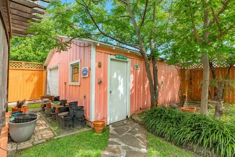 3911 Avenue R 1/2 Galveston TX 77550