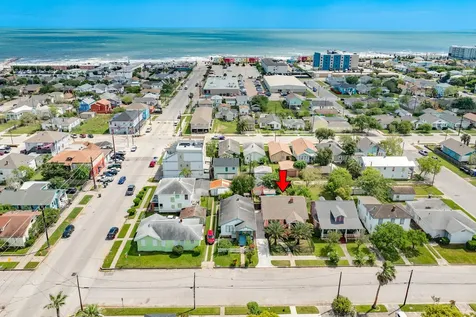 3911 Avenue R 1/2 Galveston TX 77550