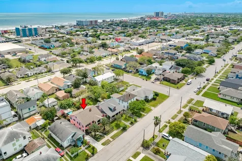 3911 Avenue R 1/2 Galveston TX 77550