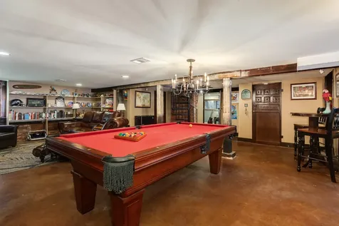 3911 Avenue R 1/2 Galveston TX 77550