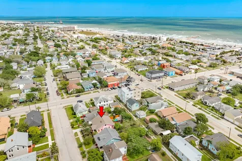 3911 Avenue R 1/2 Galveston TX 77550