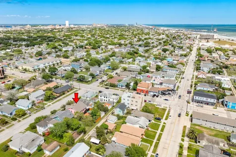 3911 Avenue R 1/2 Galveston TX 77550