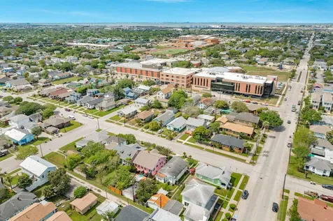 3911 Avenue R 1/2 Galveston TX 77550