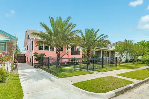 3911 Avenue R 1/2 Galveston TX 77550
