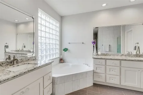 5914 Saber River Sugar Land TX 77479