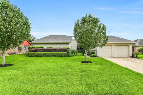 5206 Appleblossom Lane Friendswood TX 77546
