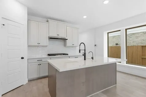 5219 Getty Lane Iowa Colony TX 77583