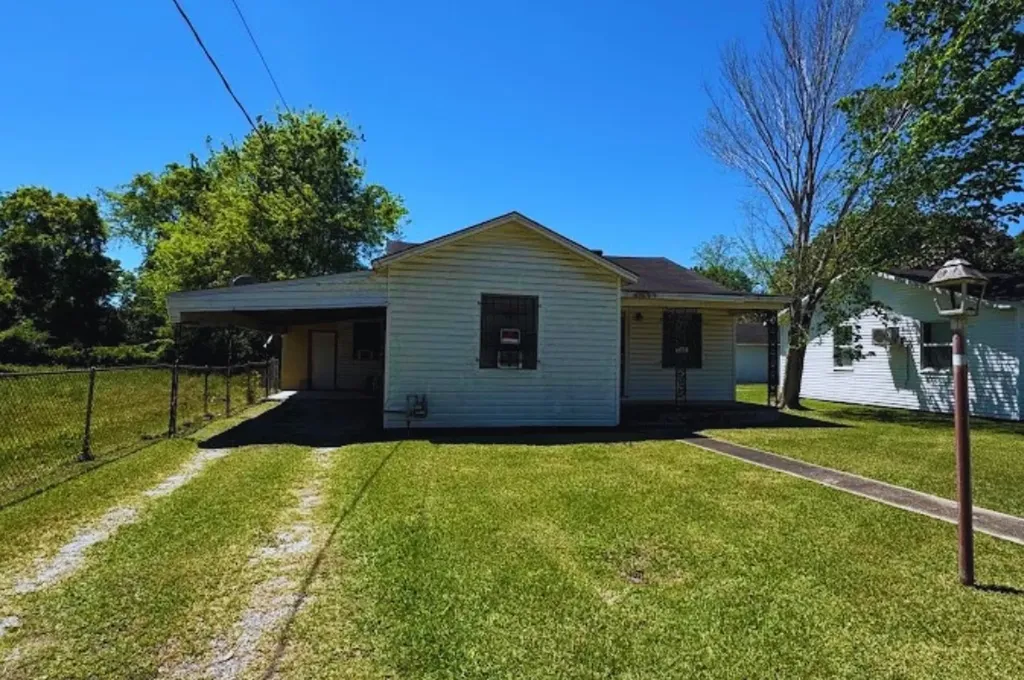 3285 Texas Street Beaumont TX 77703