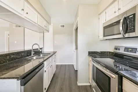 5646 Birchmont Drive 11 Houston TX 77091