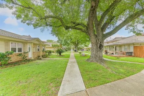 5646 Birchmont Drive 11 Houston TX 77091