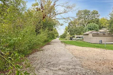 12 Cleo Street Pearland TX 77581