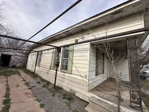 509 N Waggoner Street Electra TX 76360