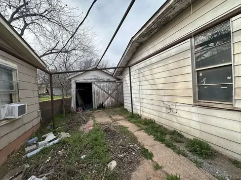 509 N Waggoner Street Electra TX 76360