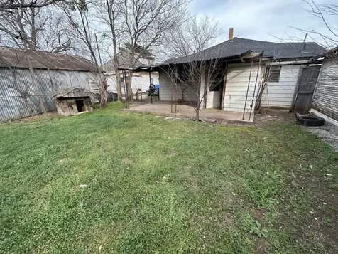 509 N Waggoner Street Electra TX 76360