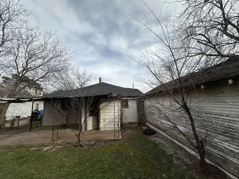 509 N Waggoner Street Electra TX 76360