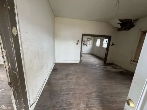 509 N Waggoner Street Electra TX 76360