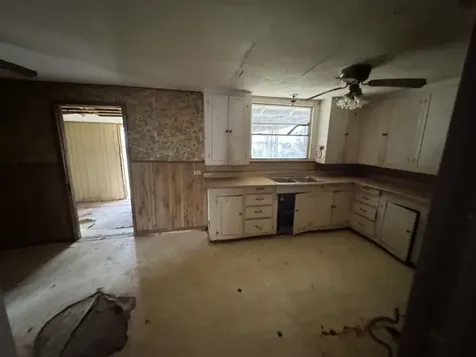 509 N Waggoner Street Electra TX 76360